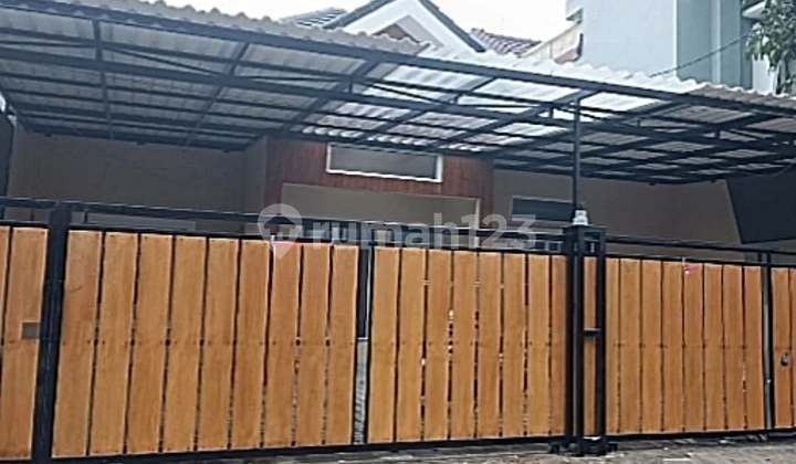 A Good and Spacious 1-Story House with SHM in Villa Melati Mas Serpong