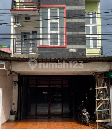 Ruko 2,5 Lantai - Siap Pakai Lokasi Strategis di Jantung Barombong Ruko 2,5 Lantai - Siap Pakai Lokasi Strategis di Jantung Barombong