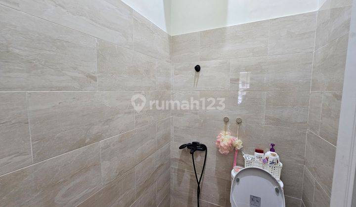 kamar mandi rumah 3 kamar yang strategis