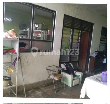 Spacious Ready-to-Live House on Jl. Kawerang - Suitable for Residence & Investment 2