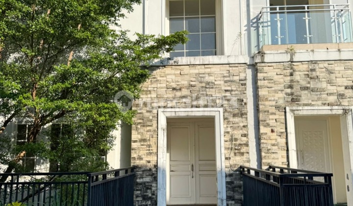 Rumah Mewah 3 Lantai di Pavillion Residence - Posisi Sudut, Double Decker, Siap Huni!