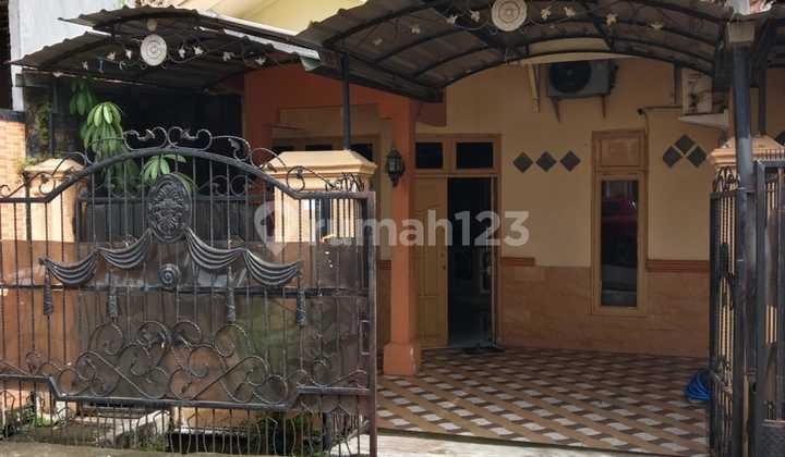 Rumah 2 Lantai Tengah Kota di Tamalate, Makassar 1