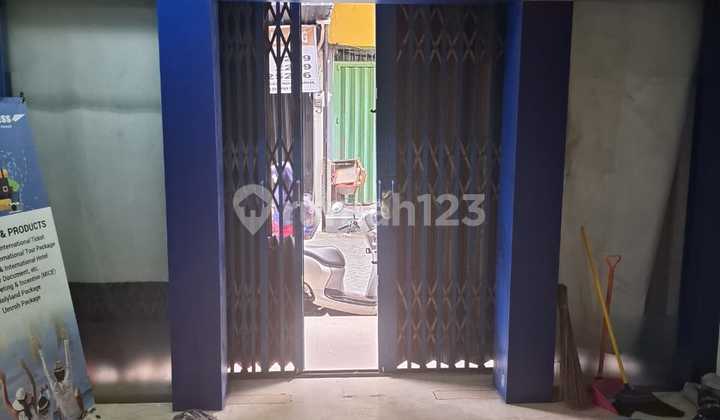 For Rent: Strategic Shop House Near Ramayana! 2