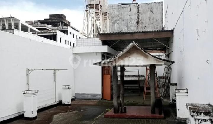 EXCLUSIVE 2-STORY HOUSE on Jl. Bali, Makassar! 3+1 Bedrooms, SHM, Only Rp4 Billion! 2