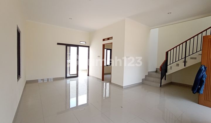 Rumah 2 Lantai Minimalis Dekat Tol Buah Batu Bandung