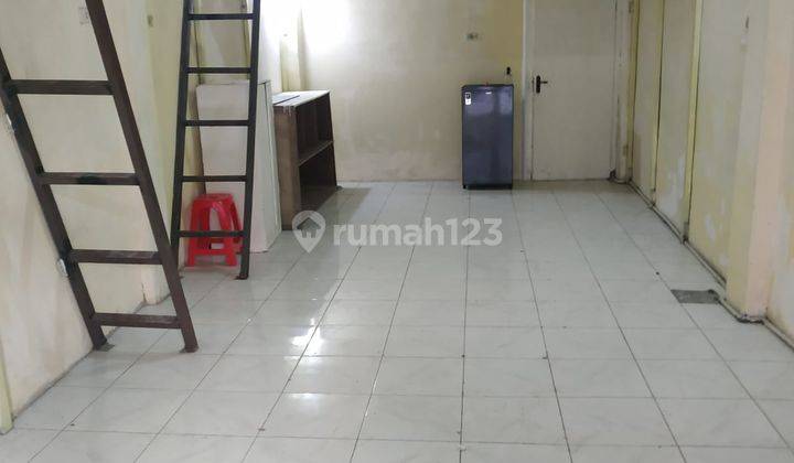 Sewa Rumah Model Ruko di jalan Kartini pasar baru 2 Lantai 2