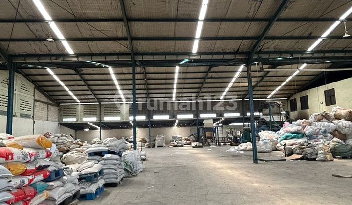 Ready-to-use warehouse in Jati Uwung. Ready-to-use warehouse in Jati Uwung.