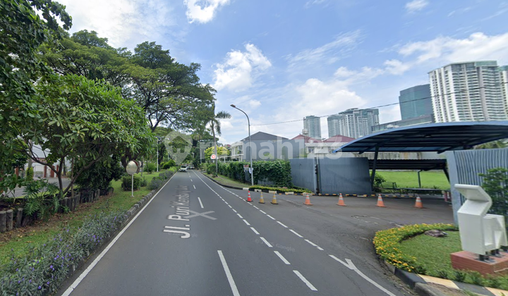 Puri Indah House on the main Boulevard Road