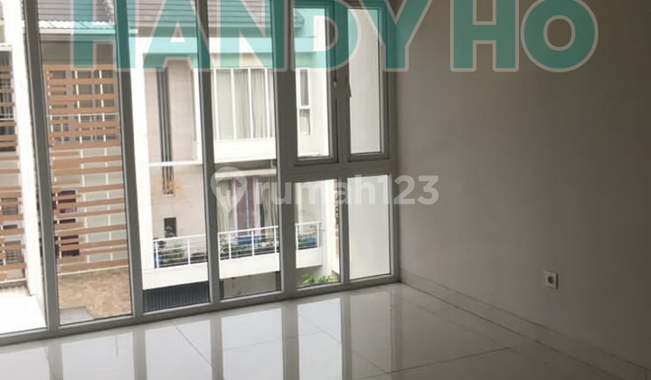 Rumah Bagus di Lucky Park Grisenda 3 Lantai Minimalis 2