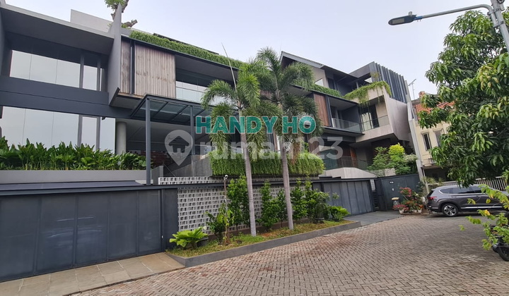 Rumah Mewah Minimalis Tropical di Daan Mogot Baru. Siap Huni