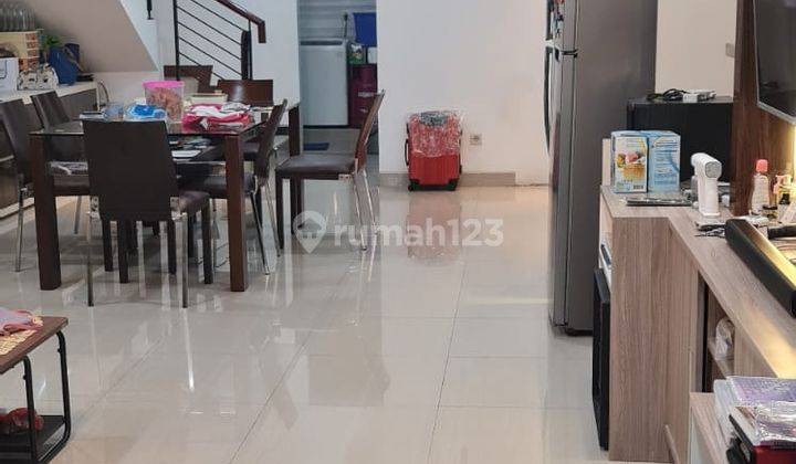 Rumah 3 Lantai Bagus di Taman Grisenda, Renov Rapih, Minimalis 1