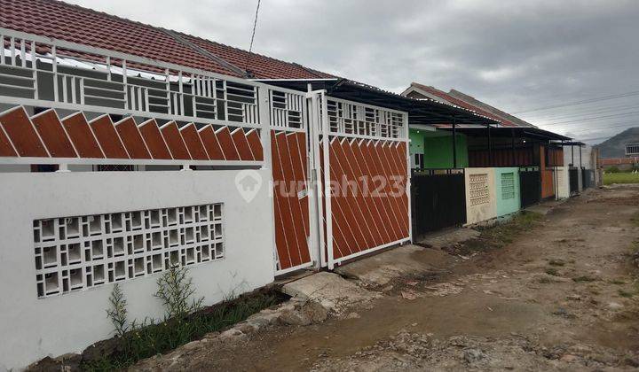 Rumah Cantik Kualitas Baik Bebas Banjir Legalitas Aman