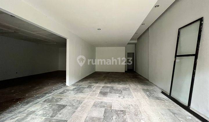Ruang Usaha Surya Sumantri Strategis 8