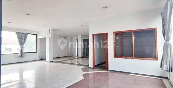 Cicendo Building for Rent with Large Parking Lot, 20-Meter Front Width