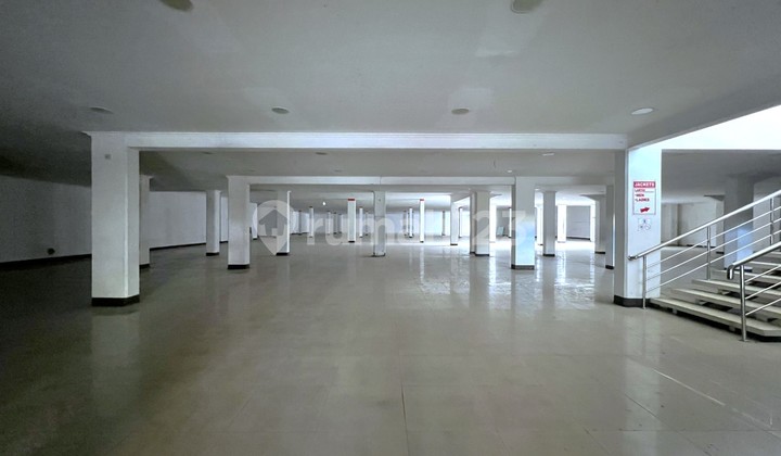 Sewa Gedung di Jl. Merdeka  Lokasi Prime, Lebar Muka 31 Meter