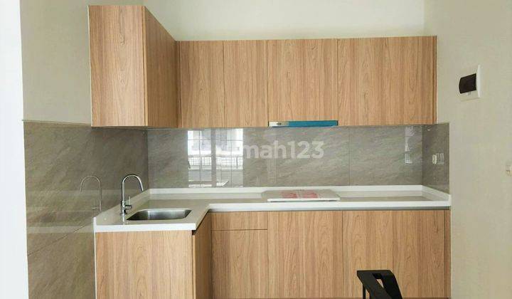 Dijual Cepat Rumah 3 Lantai Winona Alam Sutera Kondisi Bagus 2