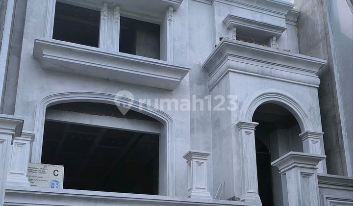 Brand New Rumah Permata Buana Hadap Timur 2