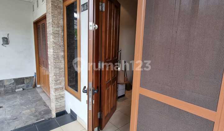 Lepas Cepat Rumah Puri Kencana hadap selatan kondisi rapih 