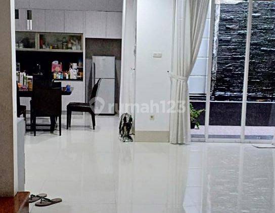 Lepas Cepat Rumah Ancol, hadap timur, jalan lebar 1