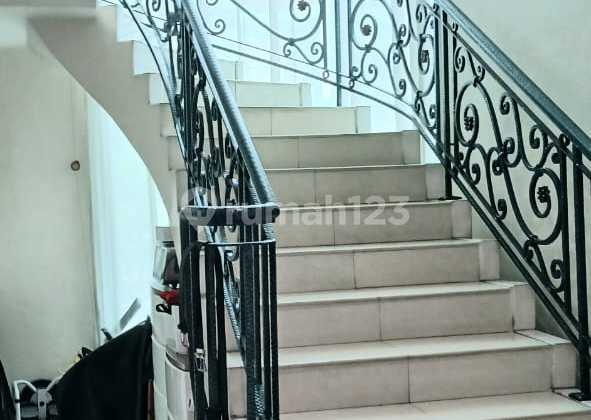 Sell Fast Puri Kencana House in Neat Condition