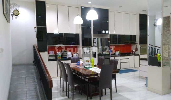 Jual Rumah Crown Pik 8x23m sudah renovasi