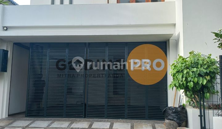 For rent, a neat house in Permata Hijau with a swimming pool. For rent, a neat house in Permata Hijau with a swimming pool.