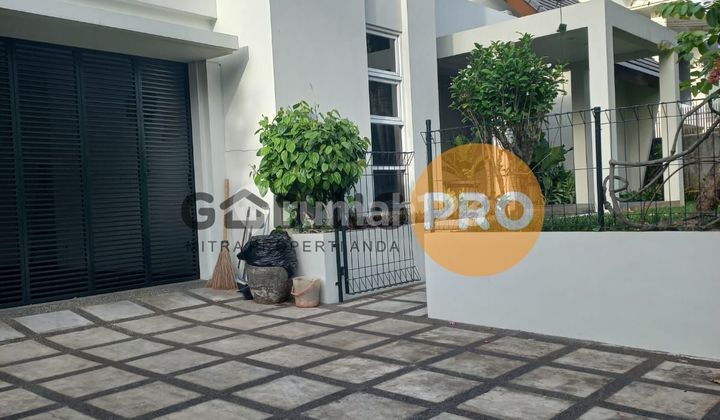 For rent, a neat house in Permata Hijau with a swimming pool. For rent, a neat house in Permata Hijau with a swimming pool.
