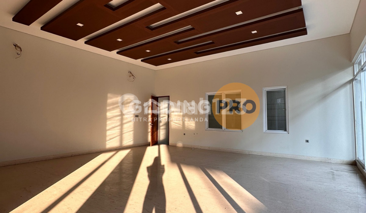 Rumah.lokasi Strategis Ada Kolam Berenang Dekat Rs Pik  2