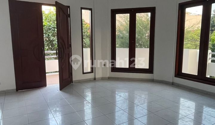 Disewakan Rumah Pluit Timur Residence Hoek, Baru Renov