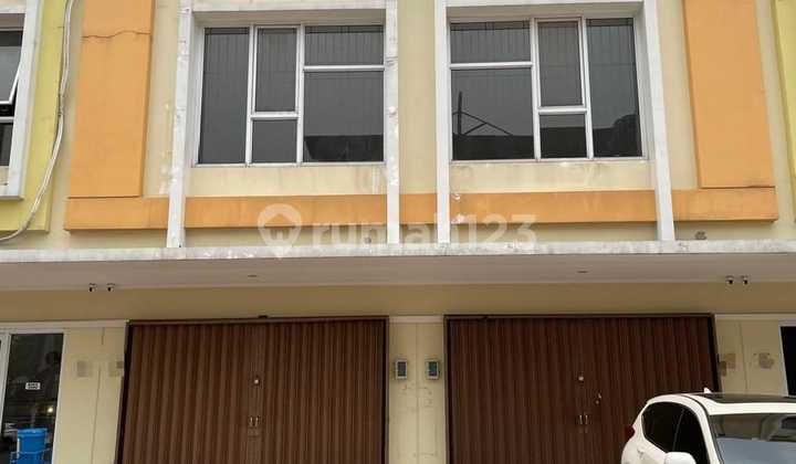 FOR SALE: ATTACHED SHOPHOUSE READY FOR BUSINESS, ALREADY FREEHOLD, NORTH FACING IN GADING SERPONG