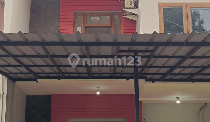 Dijual Rumah Bagus Hadap Timur Laut Depan Taman Jual Sangat Murah di Taman Surya 5