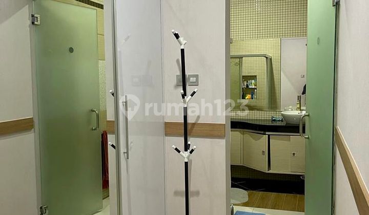 Rumah Bagus Semi Furnish Harga Termurah Hadap Selatan di Duta Garden 9