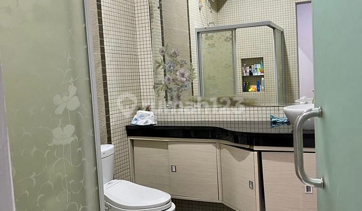 Rumah Bagus Semi Furnish Harga Termurah Hadap Selatan di Duta Garden 10