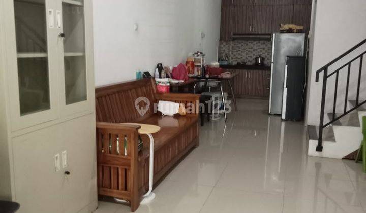 Rumah Full Renovasi Hadap Timur Laut Jalan Lebar Di Golden Palm 2