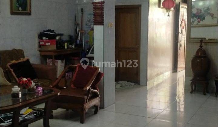 RUMAH BESAR HADAP TIMUR AKSES JALAN UTAMA DI BANJAR WIJAYA 1