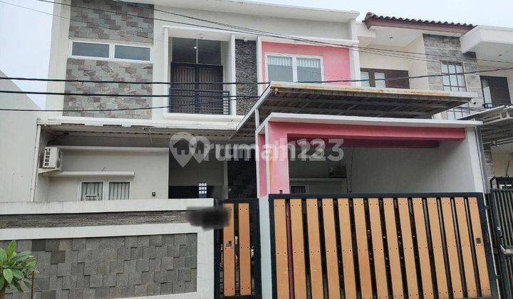 RUMAH FULL RENOVASI DAN FURNISH HADAP SELATAN DI TAMAN SEMANAN INDAH 1