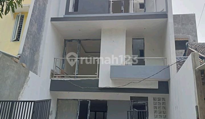 DIJUAL RUMAH BARU MINIMALIS 3 LANTAI HARGA TERMURAH DI CITRA GARDEN 5