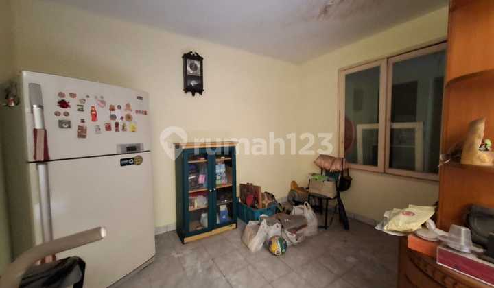 DIJUAL RUMAH BESAR DI BAWAH NJOP HADAP UTARA LOKASI BAGUS DI DAAN MOGOT BARU