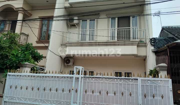 FOR SALE FULLY RENOVATED AND FURNISHED EAST-FACING HOUSE, RARE IN CITRA GARDEN 5