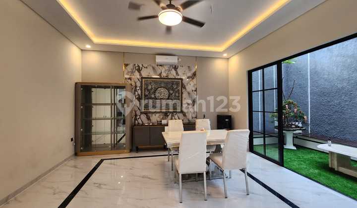 RUMAH BARU AMERIKA KLASIK KONDISI FURNISH HADAP BARAT DI LIPPO KARAWACI 2