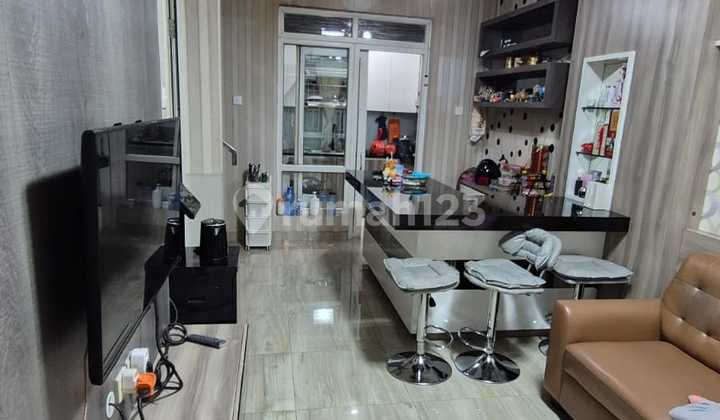 Dijual Rumah Bagus Full Furnish Hadap Selatan Harga Murah di Park Residence