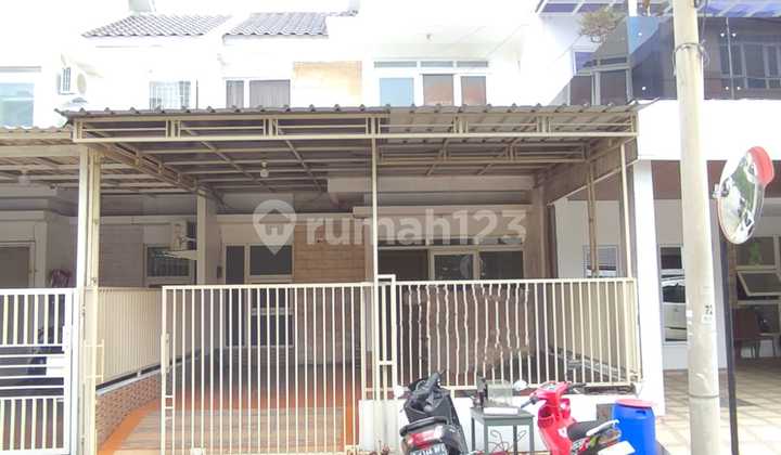 Dijual Rumah Bagus Siap Huni Jalan Lebar Hadap Barat Daya di Park Residence