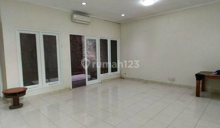 DISEWAKAN RUMAH BESAR SIAP HUNI AKSES JALAN UTAMA DI DAAN MOGOT BARU 1