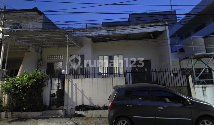 Dijual Rumah Hitung Tanah Jalan Lebar Hadap Utara Harga Termurah di Pluit Permai