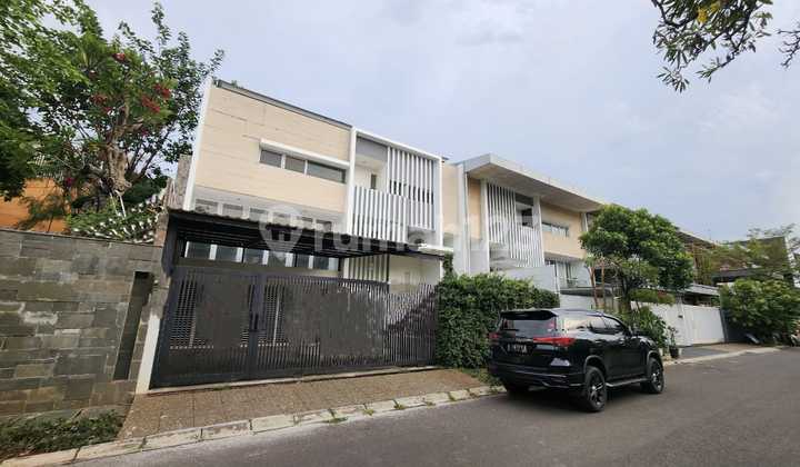 DIJUAL RUMAH MEWAH 3 LANTAI HUNIAN PERMIUM HARGA MURAH DI CITRA GARDEN 6
