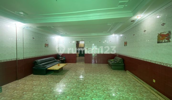 DIJUAL RUMAH BAGUS DAN TERAWAT HADAP BARAT BEBAS BANJIR DI TAMAN PALEM LESTARI 2