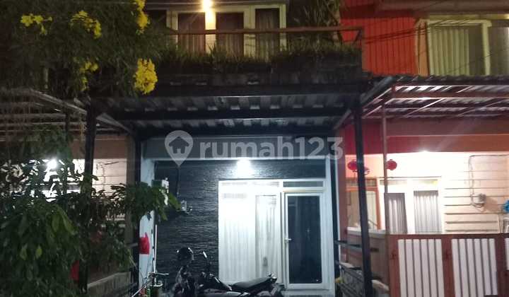 Dijual Rumah Full Renovasi Hadap Selatan Jual Murah di Park Residence