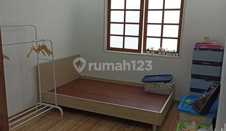 Dijual Rumah Bagus Full Renovasi dan Furnish Jarang Ada di Taman Surya 5
