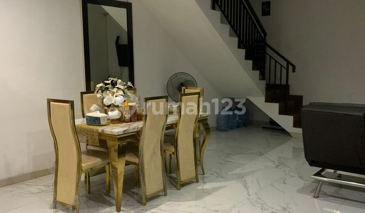 Dijual Rumah Bagus Minimalis Hadap Timur Depan Taman Harga Termurah di Banjar Wijaya 2