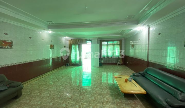 DIJUAL RUMAH BAGUS DAN TERAWAT HADAP BARAT BEBAS BANJIR DI TAMAN PALEM LESTARI